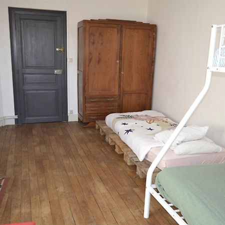 Grande Chambre Familiale Pour 2 A 5 Personnes Daire Chef-Boutonne Dış mekan fotoğraf
