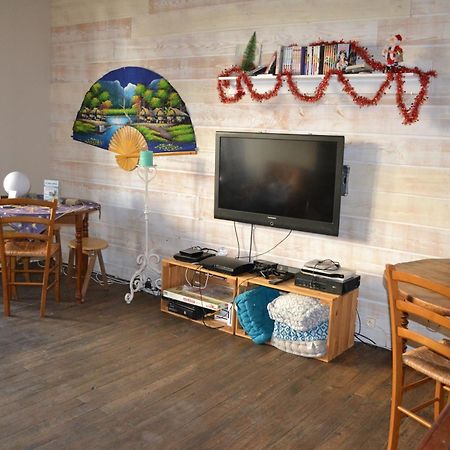 Grande Chambre Familiale Pour 2 A 5 Personnes Daire Chef-Boutonne Dış mekan fotoğraf