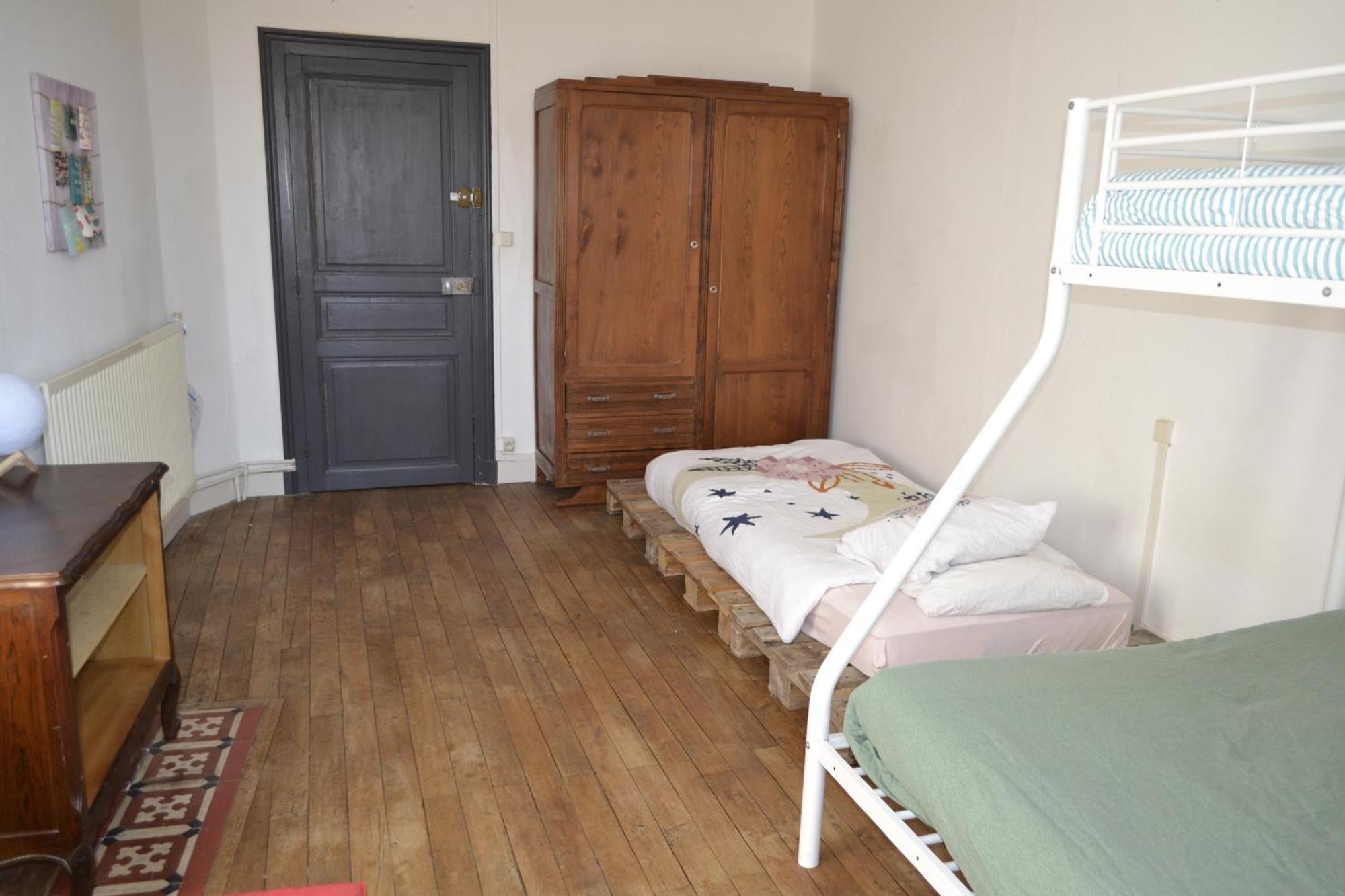 Grande Chambre Familiale Pour 2 A 5 Personnes Daire Chef-Boutonne Dış mekan fotoğraf
